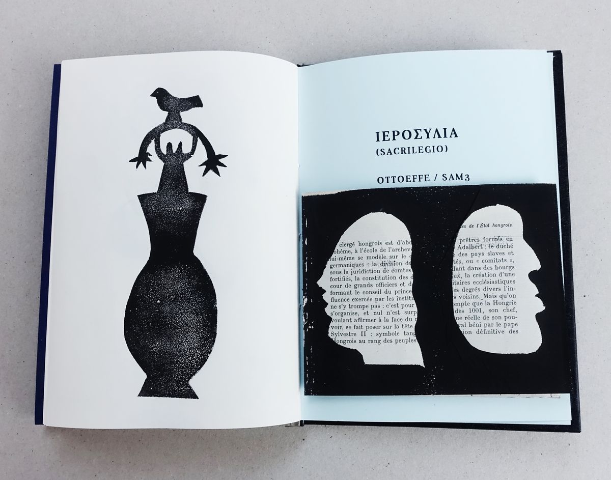 Open book with a black block print of a vase topped by a hand-like form with outstretched arms and a small bird on the left page, and on the right a pale blue page printed with the title in Greek and Spanish and the authors' names, partly covered by a black insert with two head profiles cut out to reveal old French text.
